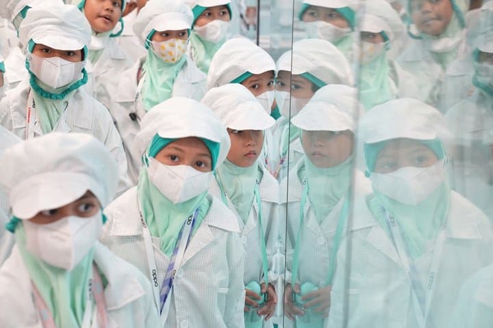 Kala Murid SD Cari Inspirasi Sambil Keliling Pabrik OPPO Kala Murid SD Cari Inspirasi Sambil Keliling Pabrik OPPO
