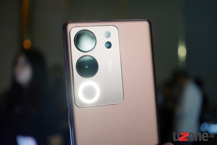 Jajal Vivo V29 5G: Banyak Upgrade, Harganya Masih Sama Jajal Vivo V29 5G: Banyak Upgrade, Harganya Masih Sama