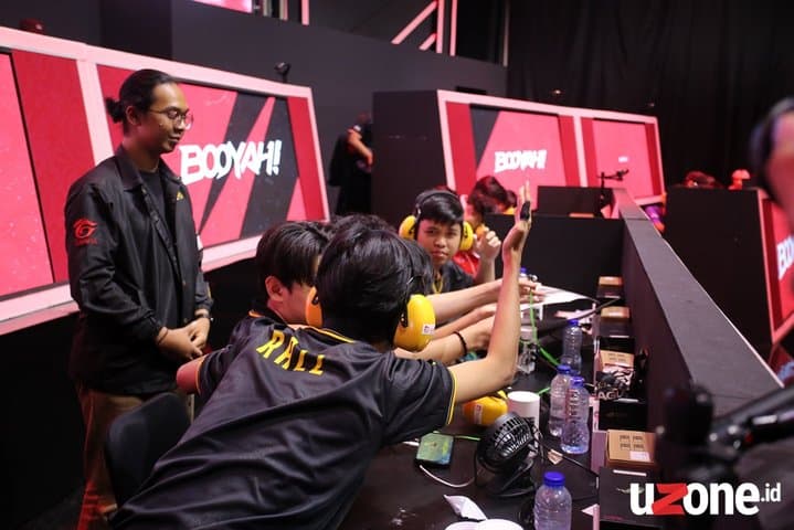 Poco Star Hebat di FFML S8 Week 2, Tim Komunitas Masih di 'Zona Merah' Poco Star Hebat di FFML S8 Week 2, Tim Komunitas Masih di 'Zona Merah'