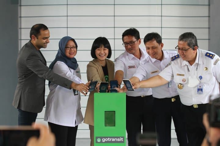 Perhatian Anak Kereta, Gojek Bikin Fitur Baru buat Beli Tiket KRL Perhatian Anak Kereta, Gojek Bikin Fitur Baru buat Beli Tiket KRL
