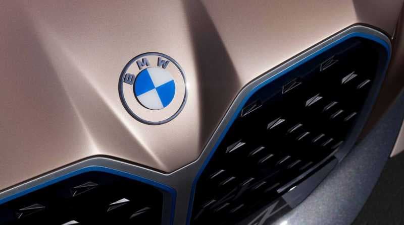 BMW Punya Logo Baru, Gak Bakal Muncul di Mobil