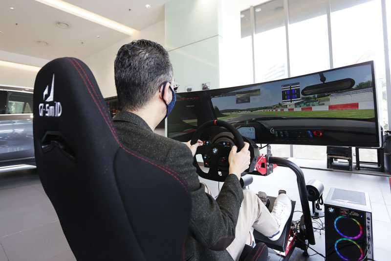 BMW Dukung Kejuaraan Simulator Balap di Rumah