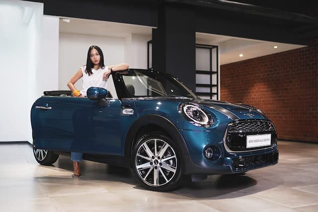 FOTO: MINI Cabrio Sidewalk Edition Bertenaga 192 HP