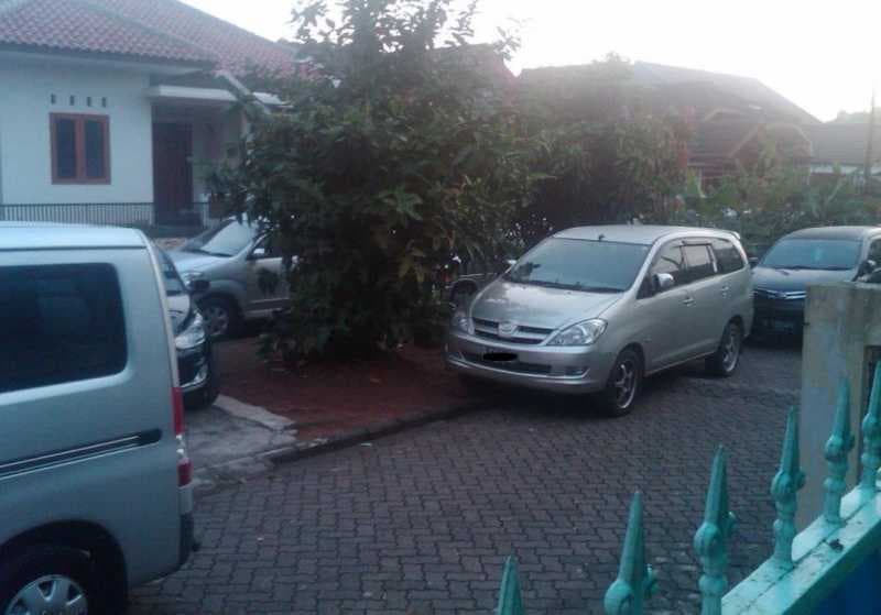 Jeritan Netizen soal Tetangga Punya Mobil Tapi Parkir Sembarangan
