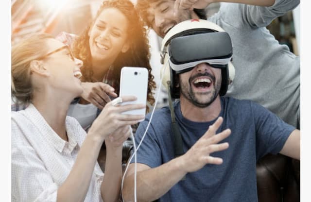 Saksikan Uzone Talks Hari Ini, Bahas Tantangan VR untuk Edutainment
