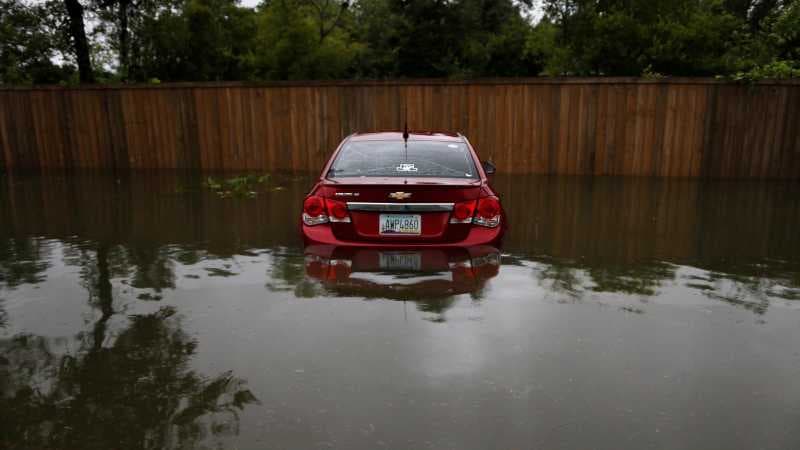 Langkah yang Harus Dilakukan Bila Mobil Terendam Banjir