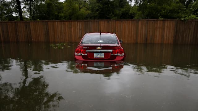 Langkah yang Harus Dilakukan Bila Mobil Terendam Banjir
