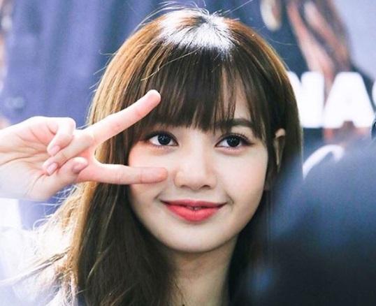 5 Idola K-Pop yang Senyumnya Bisa Bikin Kamu Meleleh