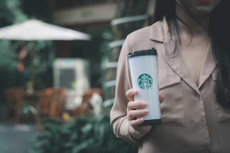 Giliran Starbucks yang Tunda Beriklan Besar di Facebook