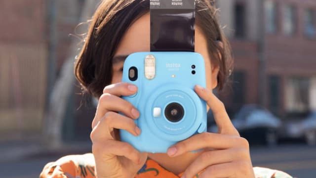Fuji Film Instax Mini 11, Bikin Selfie di Polaroid Makin Mudah
