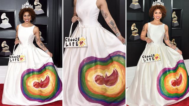 Penyanyi ini Pakai Gaun “Anti Aborsi” di Grammy Awards