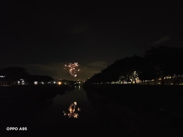 Meriahnya Malam Tahun Baru 2022 dari Kamera OPPO A95