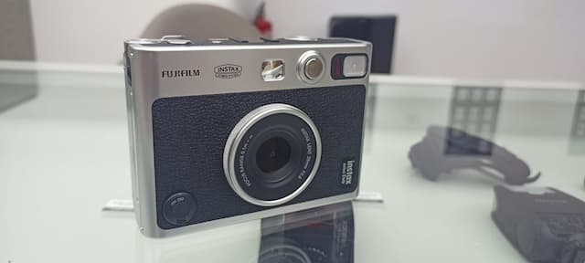 FOTO: Fujifilm Instax Mini Evo Meluncur di Indonesia, Harga Rp2 Jutaan