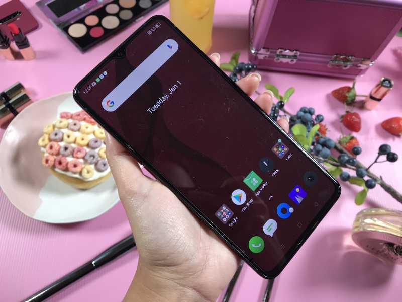 Foto Ponsel Realme Berdesain Unik Bocor di Internet