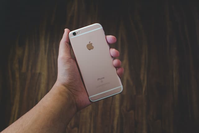 Ada Regulasi IMEI, Beli iPhone SE 2020 di Luar Negeri Bebas Pajak?