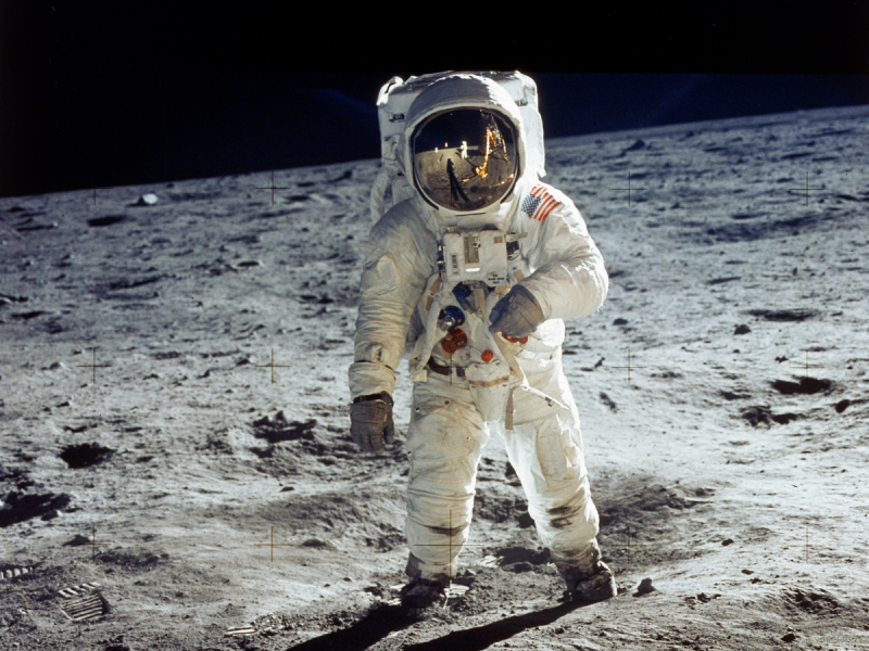 Buzz Aldrin Ngompol di Bulan dan 4 Cerita Unik Lain tentang Apollo 11