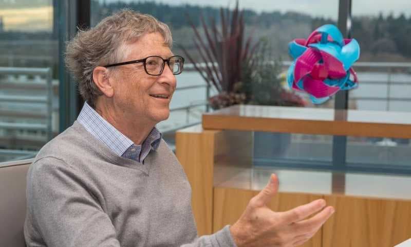 Bill Gates Pakai Ponsel Android, Model Samsung Galaxy S8 ?