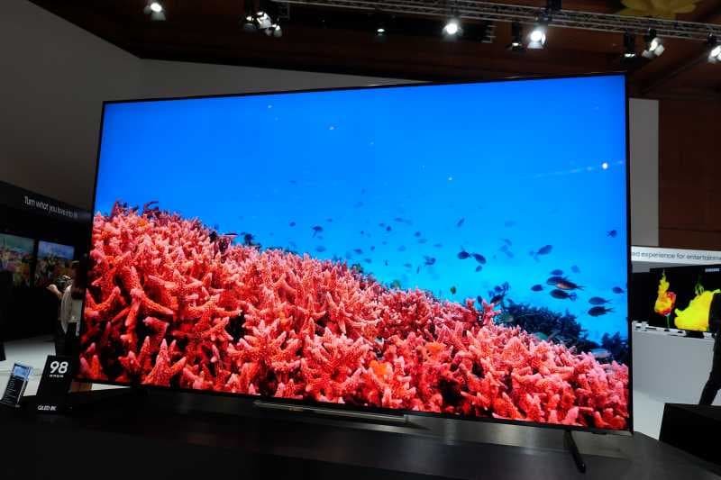 Laporan dari Singapura: TV Pintar 98 Inci Samsung Seharga Toyota Alphard!