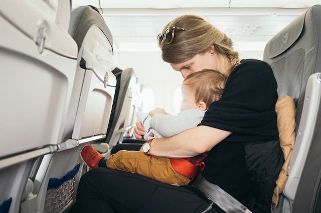 Ini yang Harus Dilakukan Ketika Bayi <i>Nangis</i> di Pesawat