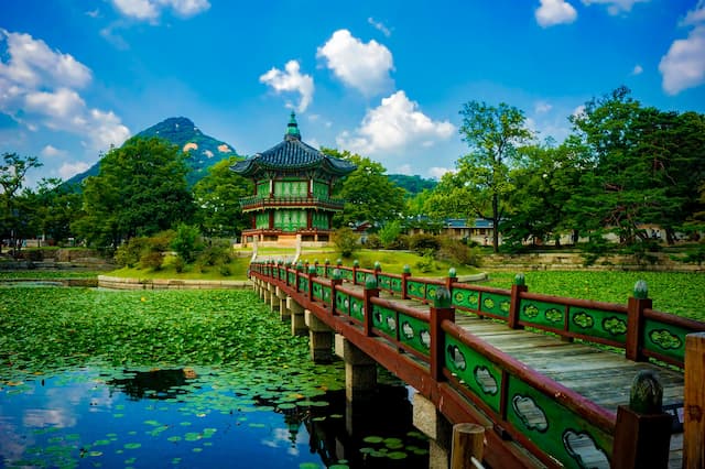 Liburan ke Seoul, Yuk Lihat Sisi Tradisional Korea di 6 Istana Ini