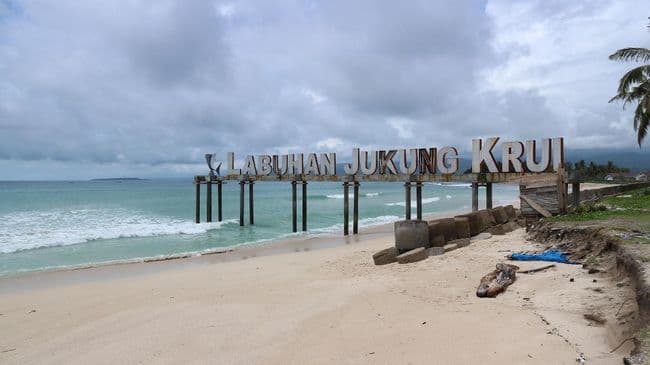 Berkunjung ke Krui, Daerah Pesisir dengan Ombak Sempurna di Lampung Barat
