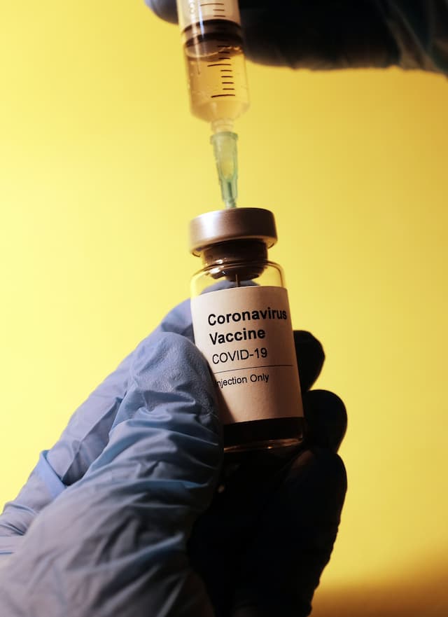 Hari Ini, Pemerintah Mulai Kirim SMS Blast ke Penerima Vaksin Covid-19