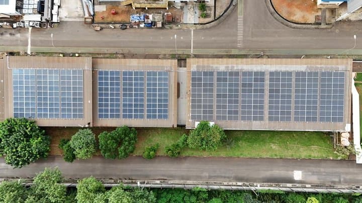 Kawasan Industri MNK Pakai PLTS Modena, Emisi Turun 360 Ton Setahun