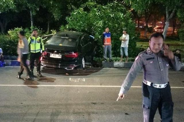Rahasia BMW Terjun Bebas Tidak Hancur, Fast &amp; Furious itu Nyata!
