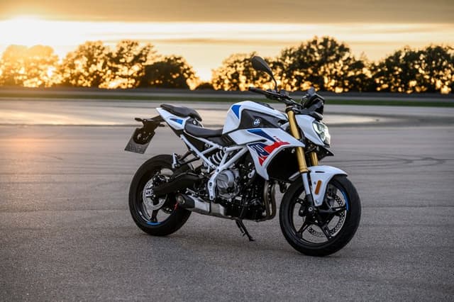 BMW F 450 R Resmi Meluncur, Moge Naked Pemula Seharga Rp135 Juta