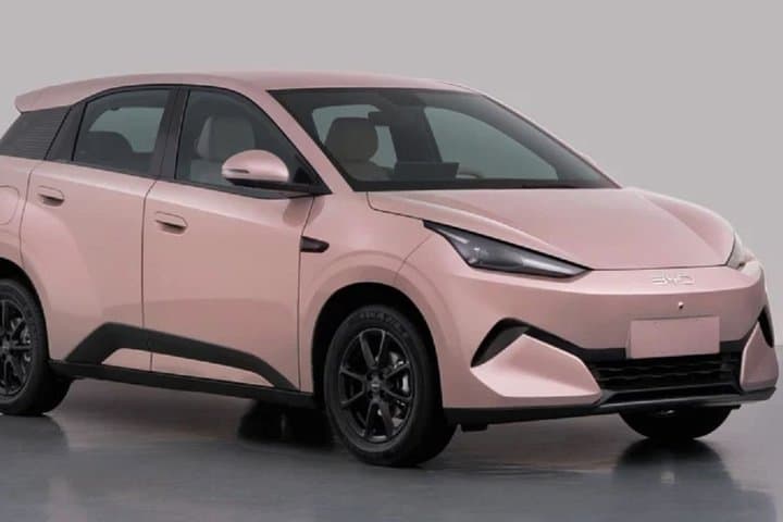 Perbedaan BYD Atto 1 Versi Sekarang vs  Generasi Baru