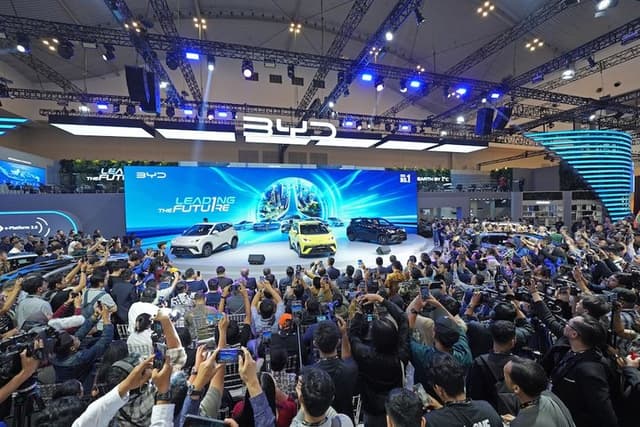 Pengunjung GIIAS 2025 Hampir Setengah Juta Orang, Transaksinya Berapa?