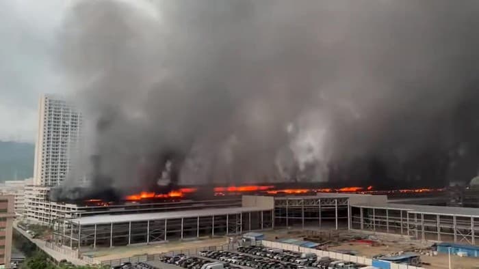 Markas BYD di Shenzhen Terbakar, Parkiran Mobil Hangus