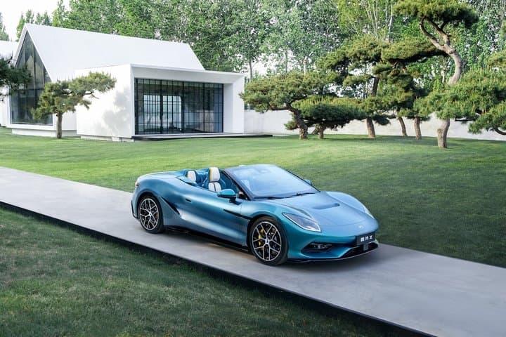 Denza Z, Supercar Listrik Atap Terbuka Resmi Meluncur
