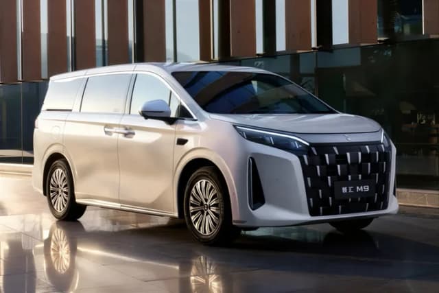 BYD Resmikan Sub-Brand Linghui untuk Pasar Taksi Online