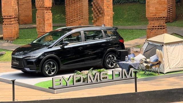 BYD Umumkan Harga Resmi M6 DM-i, Termurah Gak Sampai Rp300 Jutaan