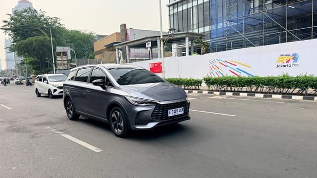 Test Drive BYD M6 DM-i: Paket Komplit Mobil Keluarga, Listrik Bisa, Bensin Bisa