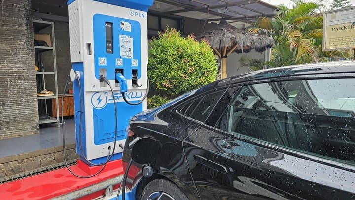 Baterai BYD Seal Ditusuk Aman, Ditinggal Parkir Kok Ngebul