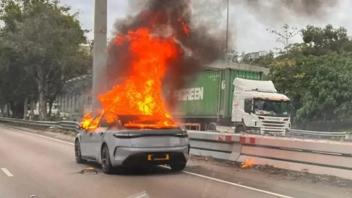 Pelajaran BYD Seal Terbakar di Hong Kong:  Power Bank di Kabin Mobil!