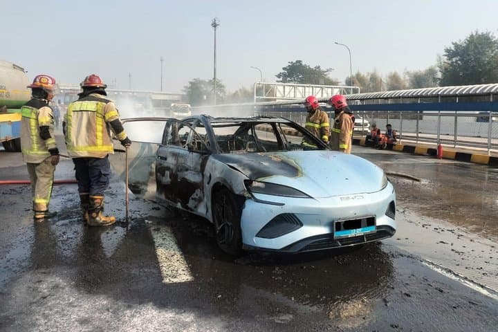 Respons BYD Usai Seal Hangus Terbakar di Tol Cikampek