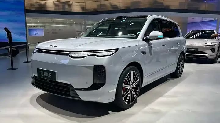BYD Siapkan SUV Flagship Sealion 8, Jarak Tempuh 900 Km BYD Siapkan SUV Flagship Sealion 8, Jarak Tempuh 900 Km