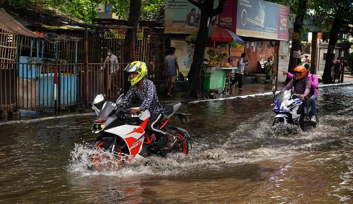 Perhatikan Hal Ini, Biar Motor Aman Pas Terabas Banjir