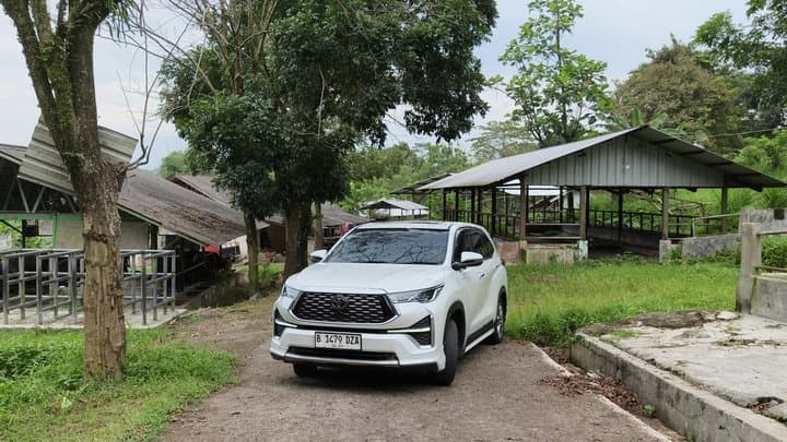 Toyota Innova Zenix Hybrid: MPV Bongsor yang Nggak Haus BBM
