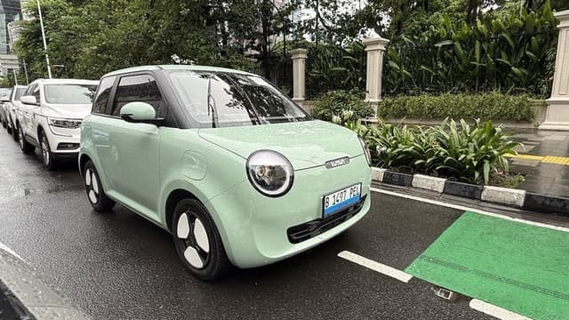 Rasanya Membelah Macet Jakarta Kala Hujan dengan Changan Lumin
