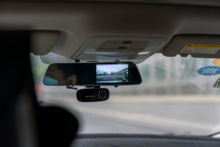 Pasang Dashcam: Penting atau Sekadar Gaya?