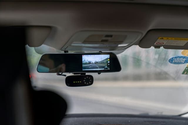Pasang Dashcam: Penting atau Sekadar Gaya?