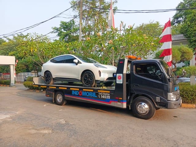 Layanan Darurat GAC AION: Mobil di Derek, Pemilik Naik Grab Gratis