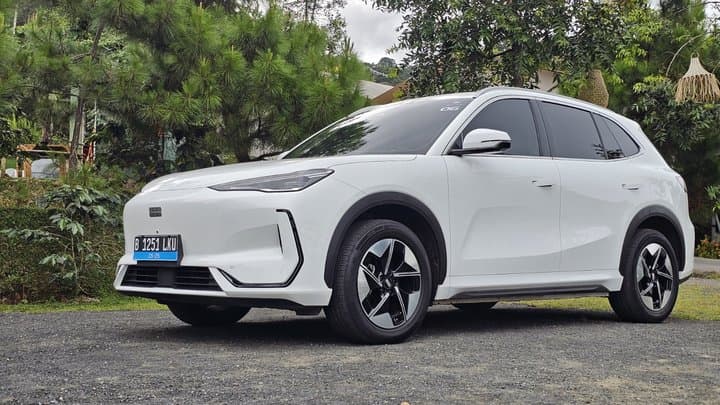 Mobil China Bertumbangan, Kali Ini Giliran Geely EX5 Patah As Roda