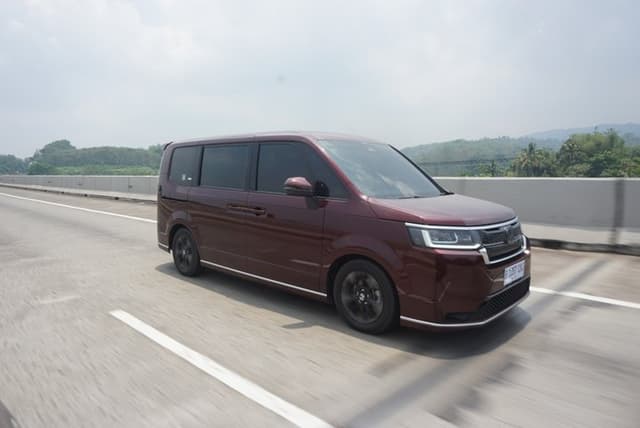 Keliling Bandung Pakai Honda Step WGN, Konsumsi BBM Irit Banget!