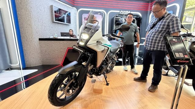Honda NX500 Pakai E-Clutch, Apa Bedanya Sama Quickshifter dan DCT?