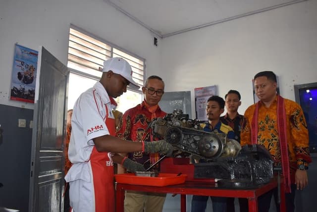 AHM Resmikan SMK Vokasi Otomotif Pertama di Papua Barat Daya